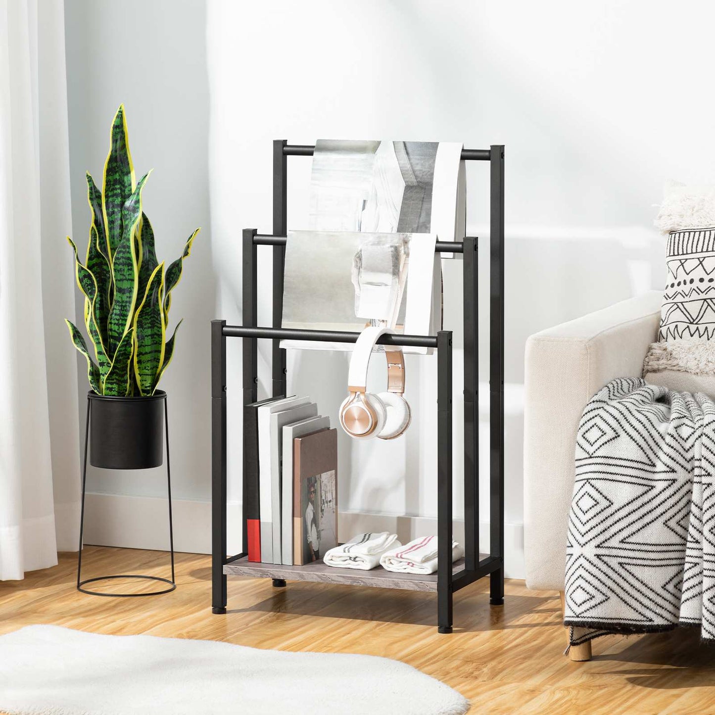freestanding towel-rack - greige & black