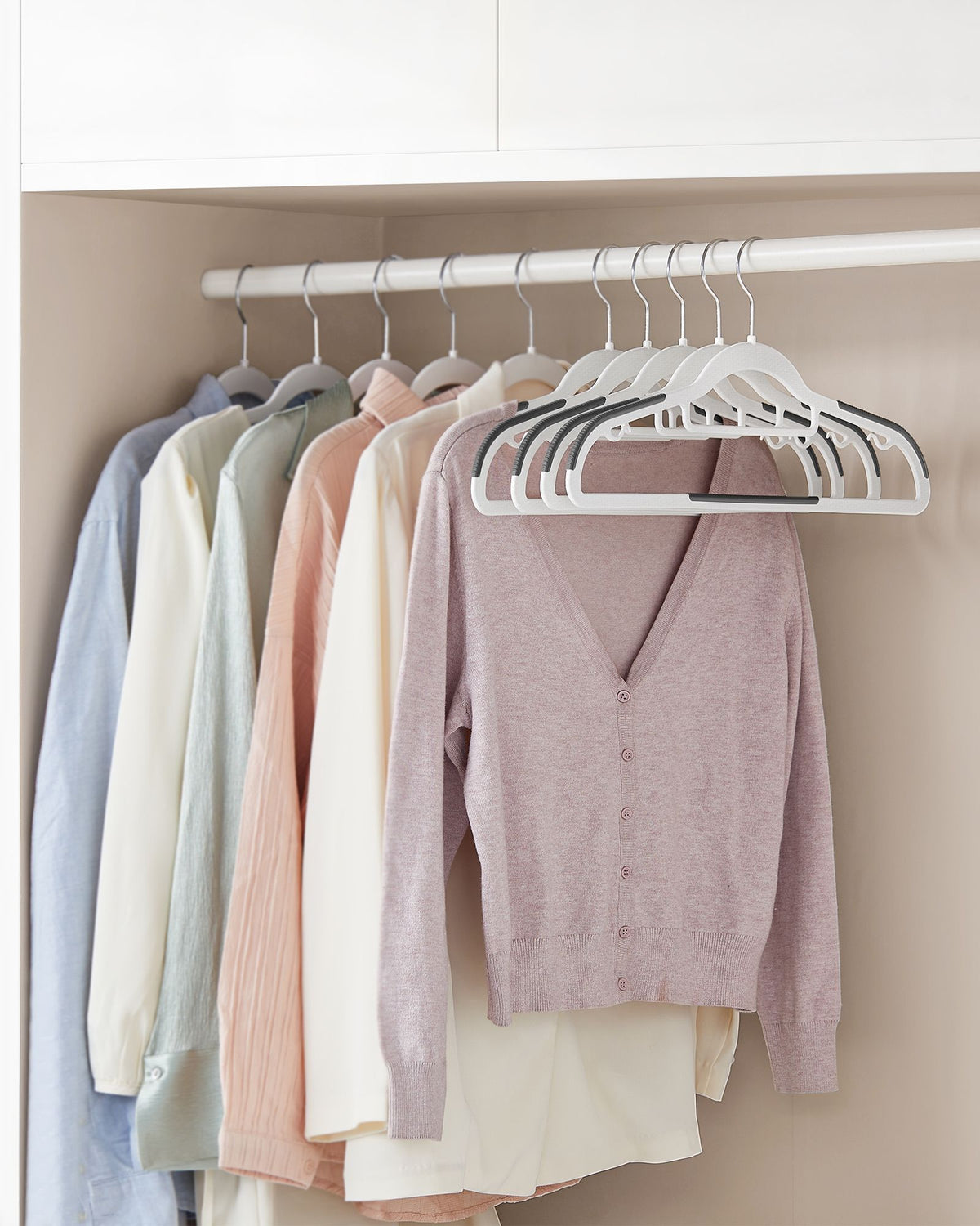 Pack of 50 Coat Hangers, Heavy Duty Plastic Hangers with Non-Slip Design, Space-Saving Clothes Hangers