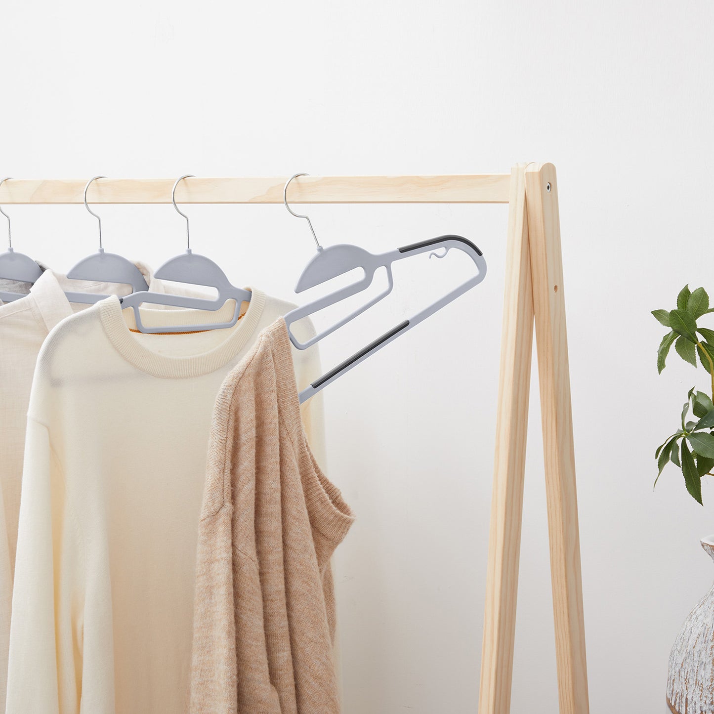 Plastic Coat Hangers - image 5