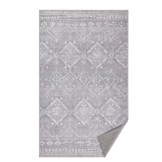 Area rug with non slip design and machine washable 3x5 ft