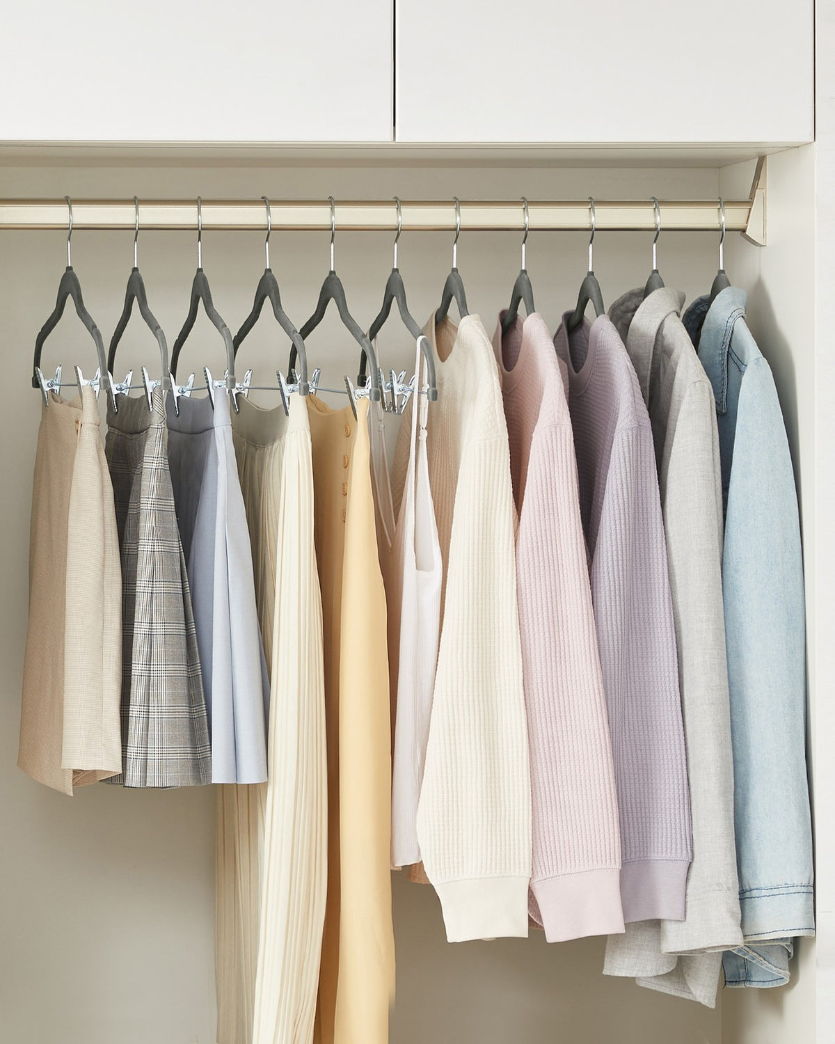 30-Pack Pants Hangers, 167 Inch Velvet Trousers Hangers, with Adjustable Clips