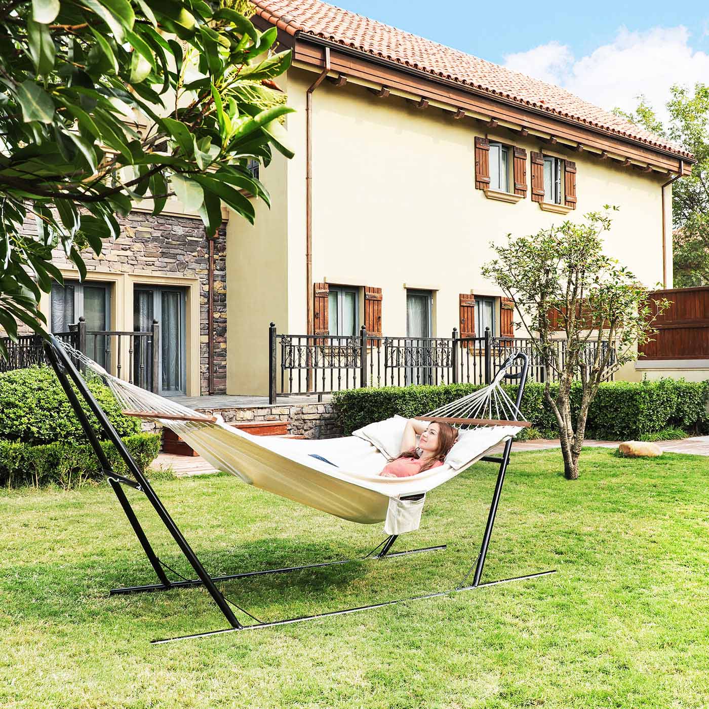 Hammock with Two Pillows - image 4