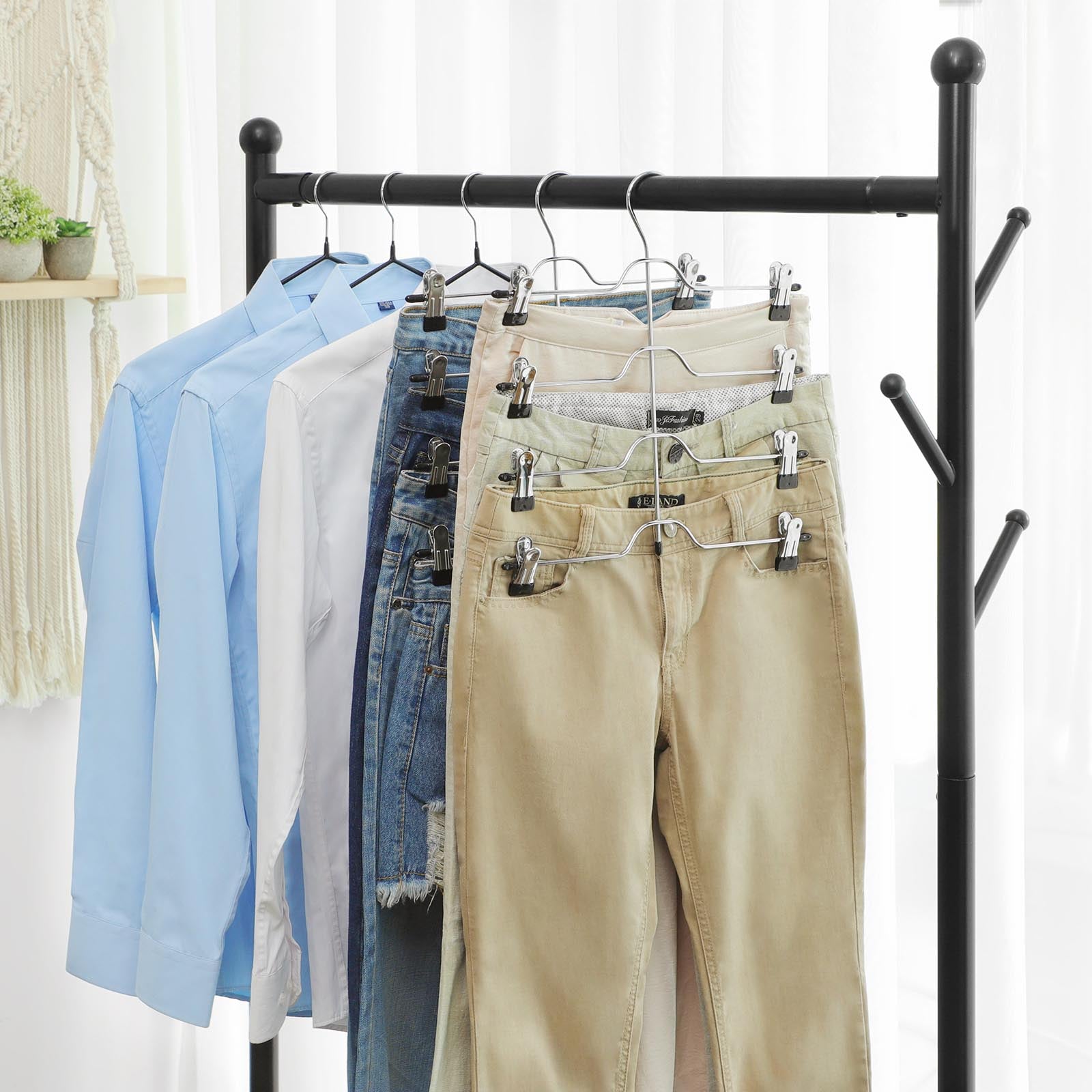 Space-Saving Pants Hanger - image 4