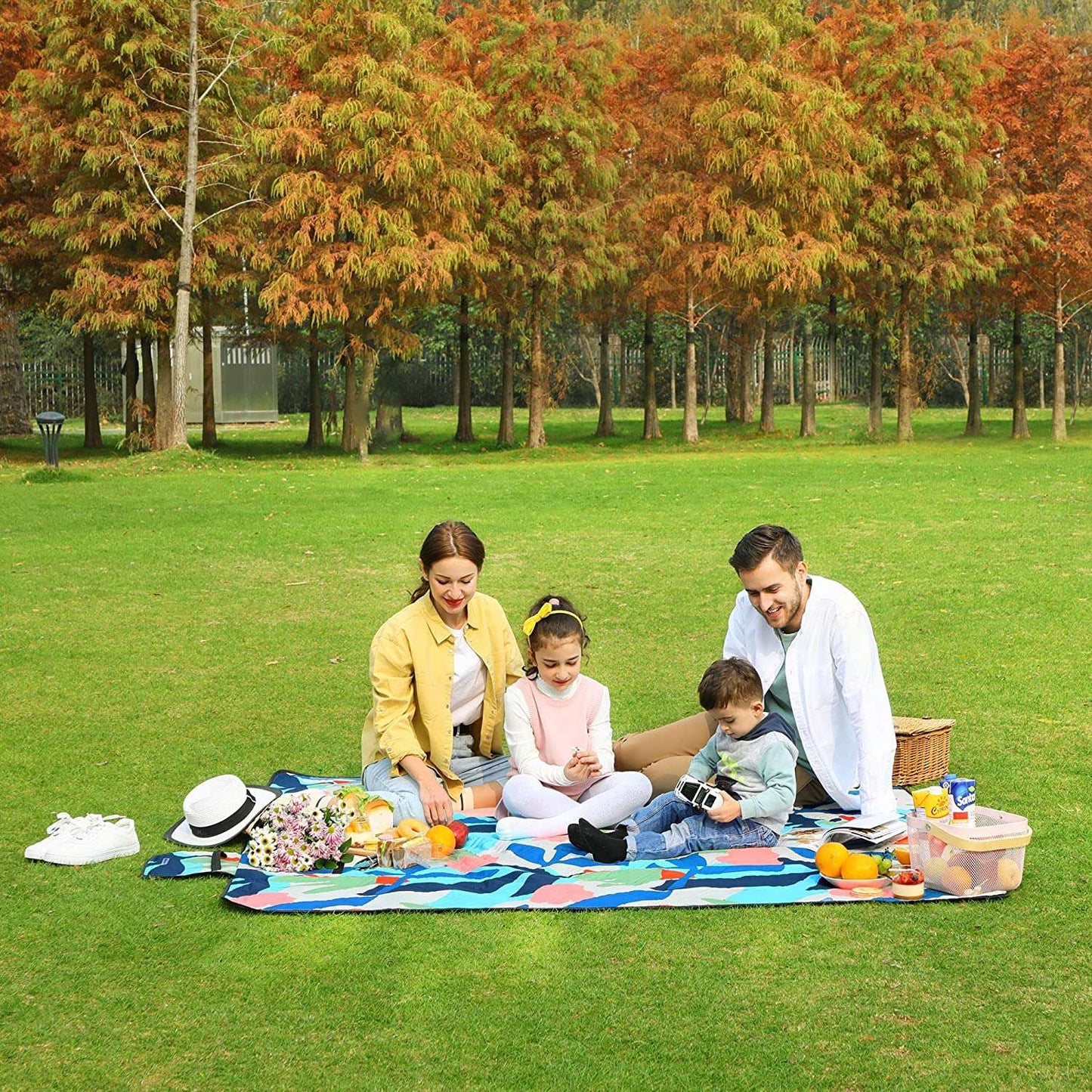 Folding Waterproof Picnic Blanket - image 2