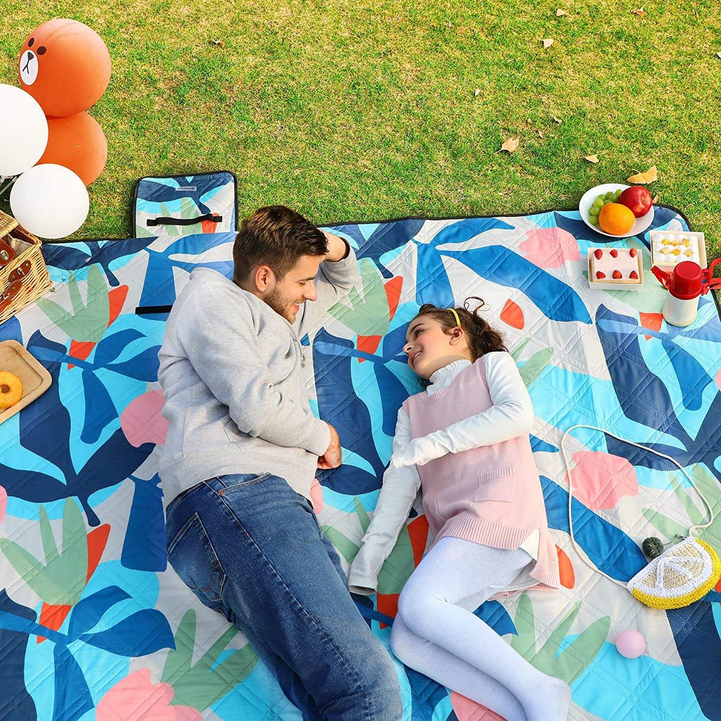 Folding Waterproof Picnic Blanket - image 7
