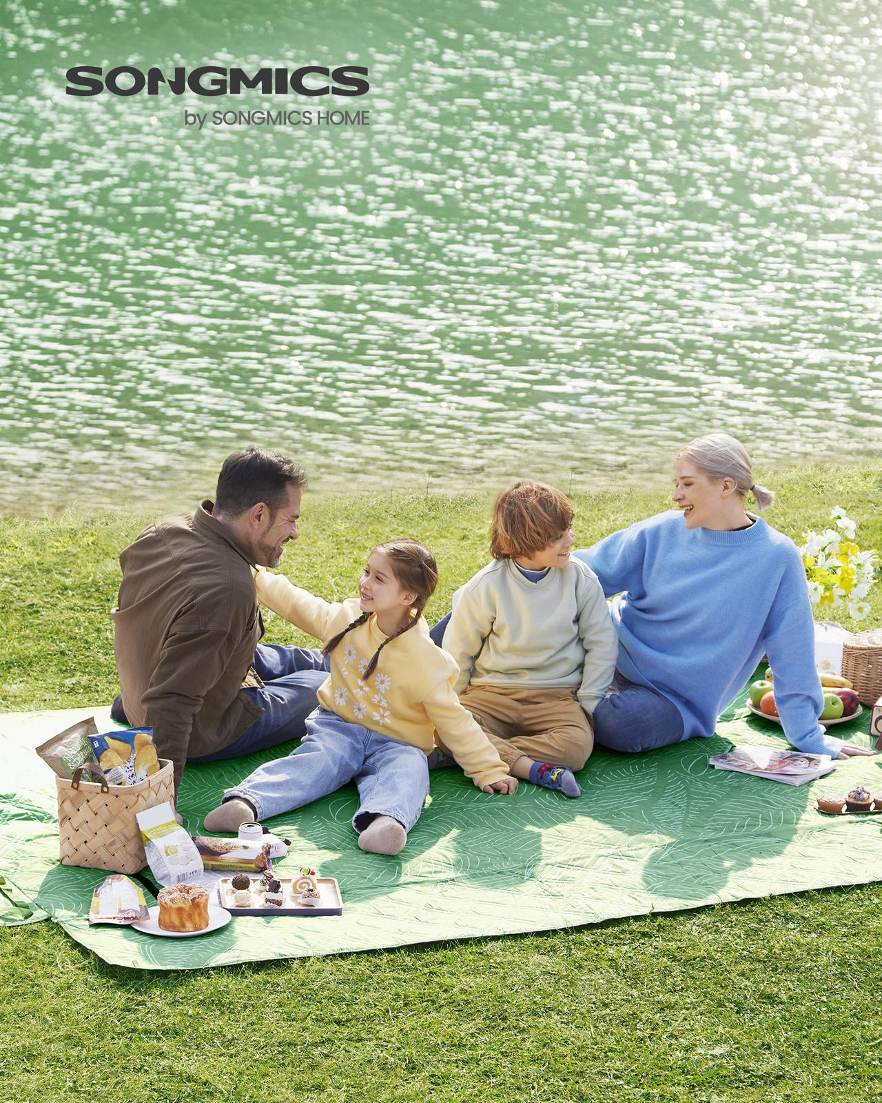 Picnic Blanket 200 x 200 cm Leaf Pattern and Blue - image 14
