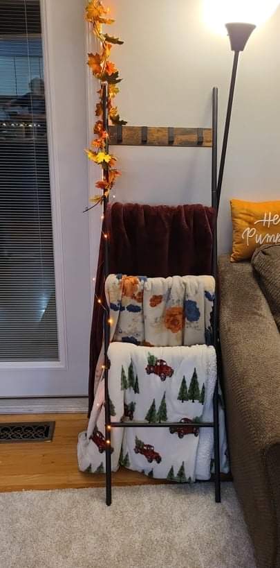Blanket Ladder, 5-Tier Ladder Shelf, 17.3 x 63 Inches - HWLEXTRA 