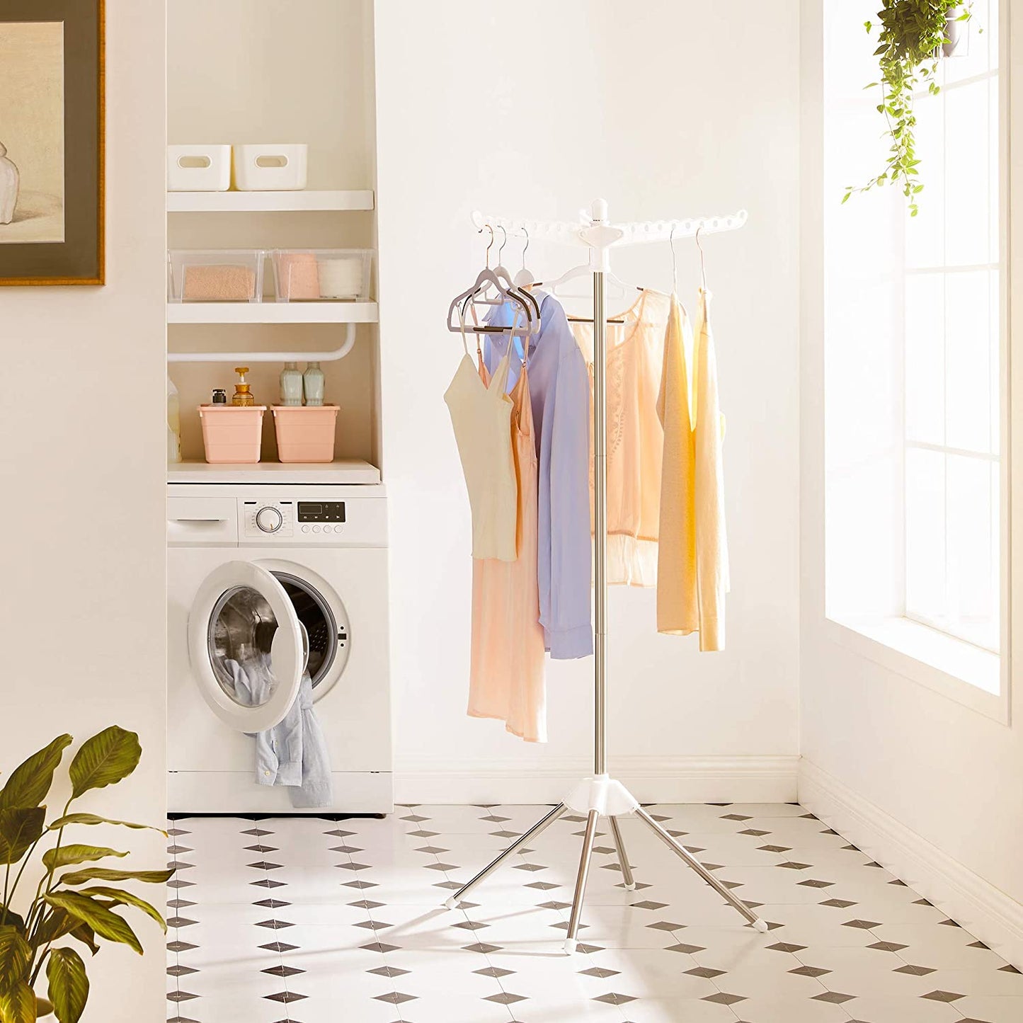 Clothes Drying Rack, Quadripod Laundry Air-Drying Rack, Space-Saving and Foldable with 3 Arms