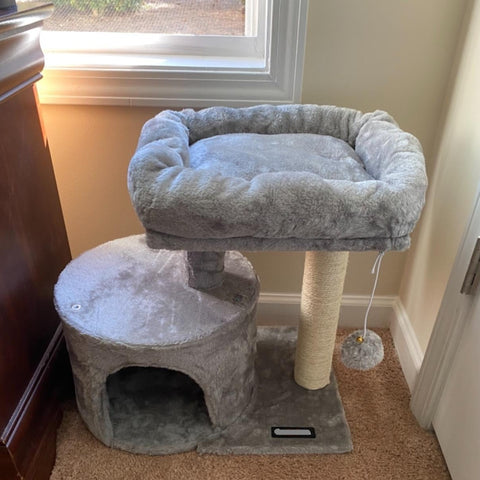 Cat Tree with Sisal-Covered Scratching Posts