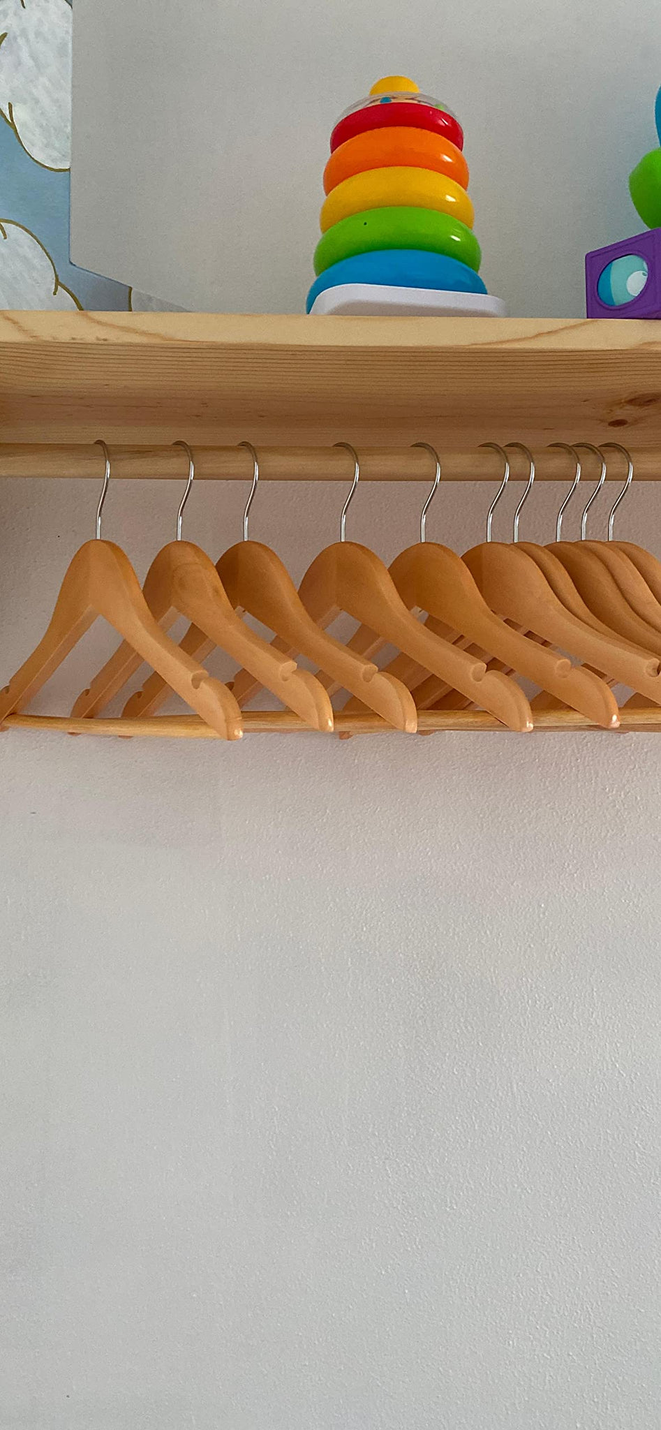 Kid’s Hangers, Set of 20 Solid Wood Hangers, Children's Coat Hangers with Pants Bar