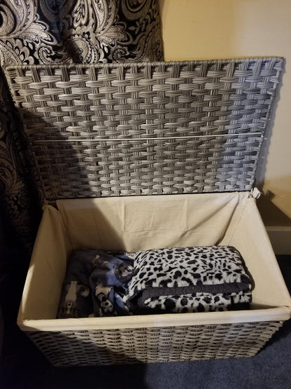 Storage Box with Cotton Liner, Rattan-Style Storage Basket, Storage Trunk with Lid and Handles, 29.9 x 17.1 x 18.1 Inches