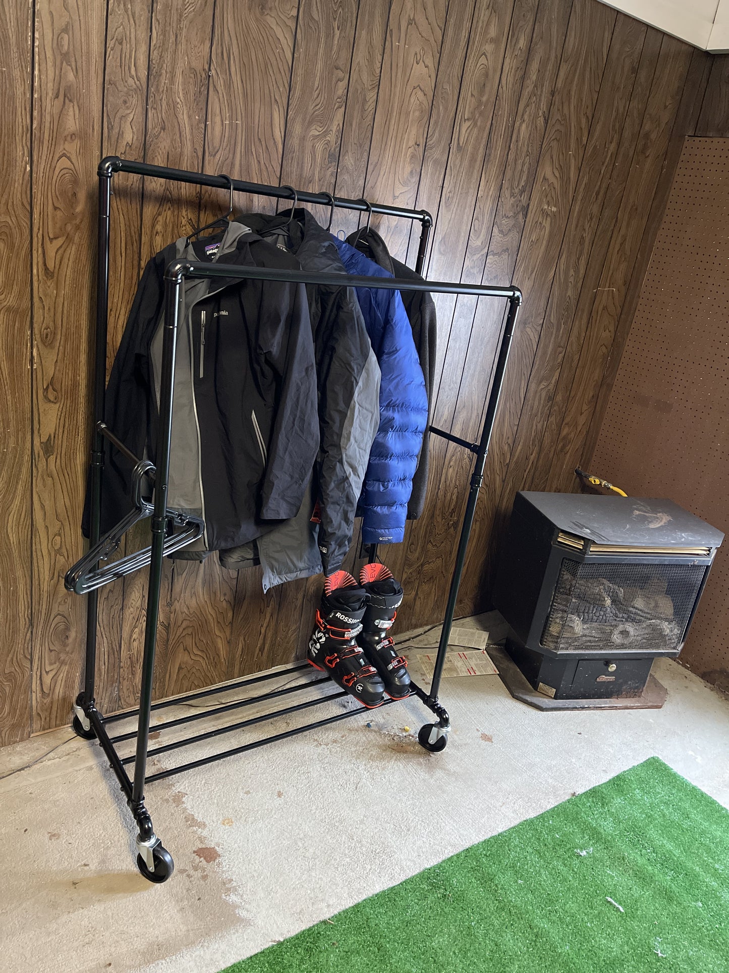 Black Clothes Rack on Wheels with 2 Rails - HWLEXTRA