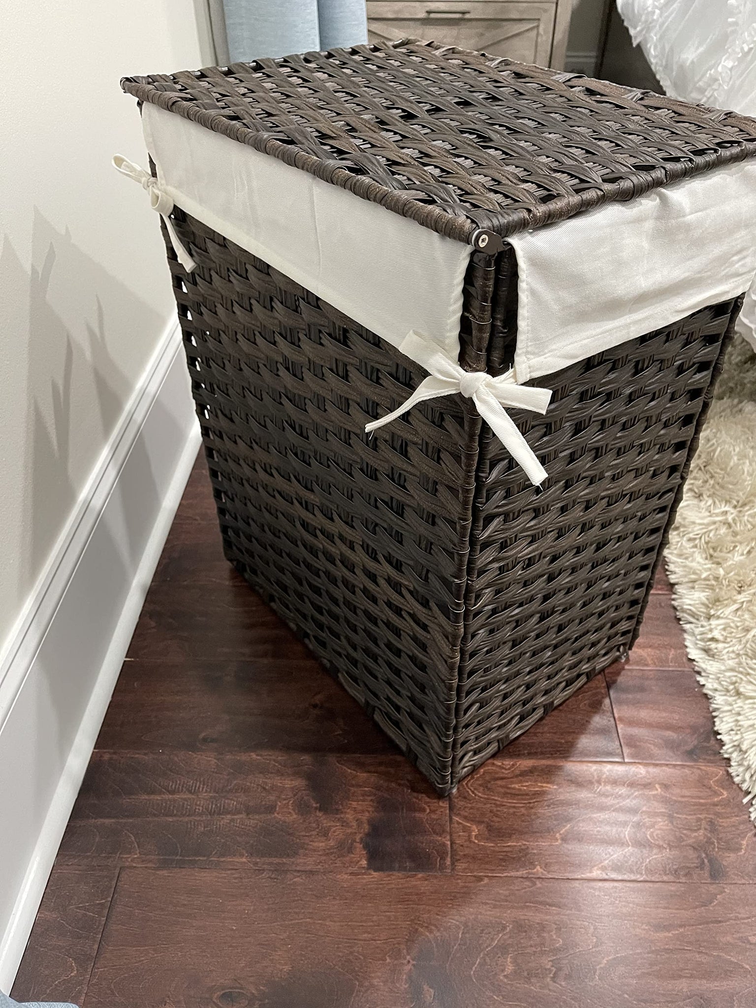 Handwoven Laundry Hamper, Synthetic Rattan Laundry Basket with Removable Liner Bag, Clothes Hamper