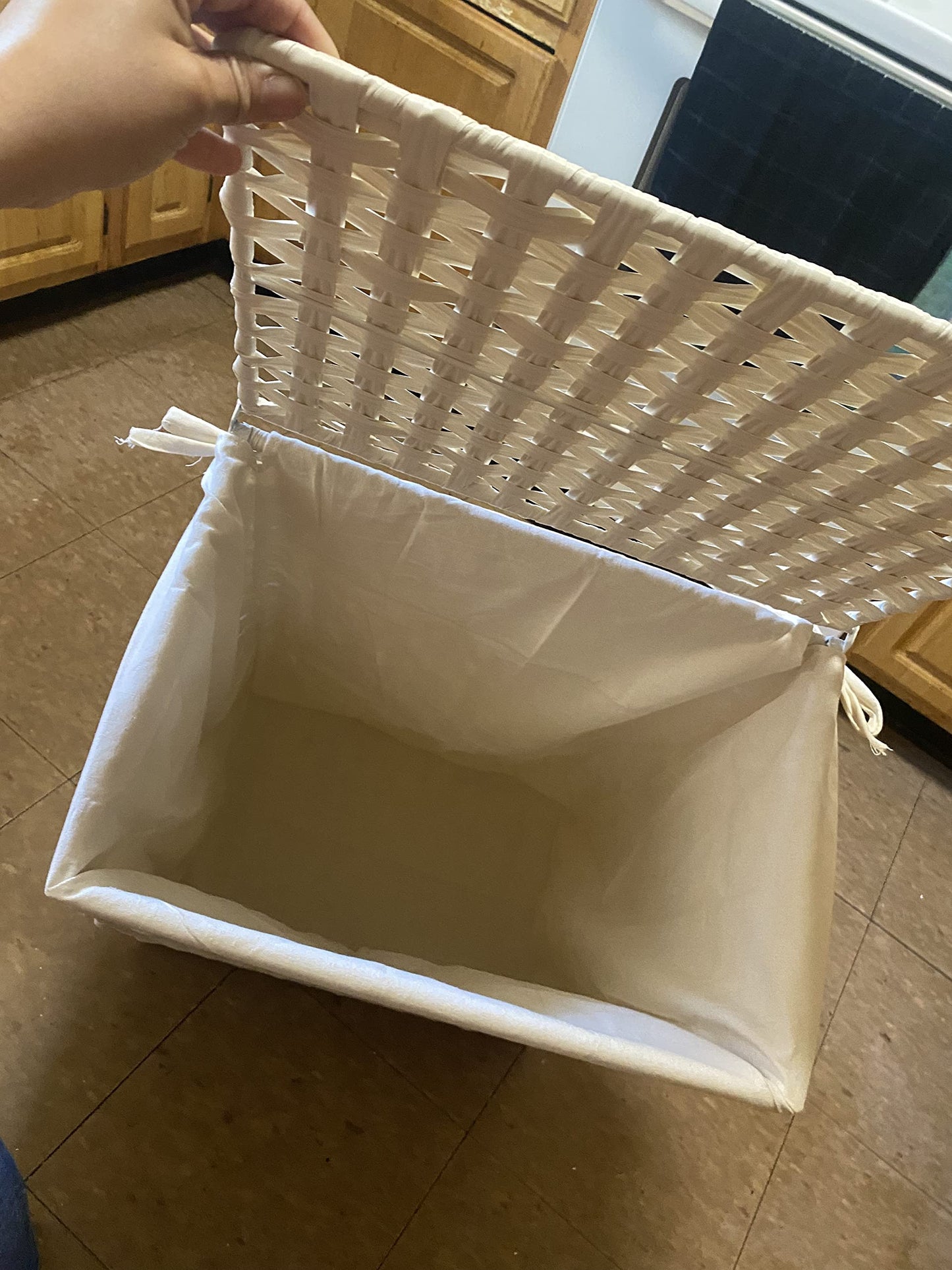Handwoven Laundry Hamper, 23.8 Gal (90L) Synthetic Rattan Clothes Laundry Basket with Lid and Handles